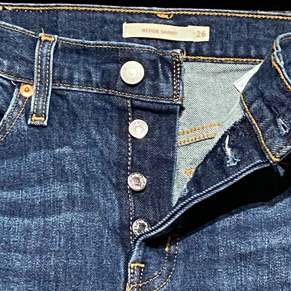 Levi's Wedgie Skinny Jeans Dark Wash High Rise Raw Hem Button‎ Fly Size 26